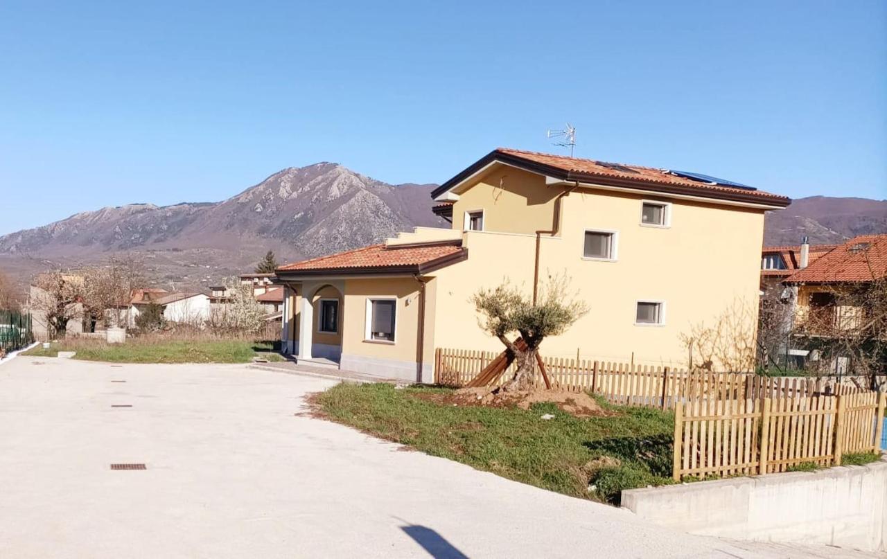 Horse House Bed & Breakfast Montella Bagian luar foto